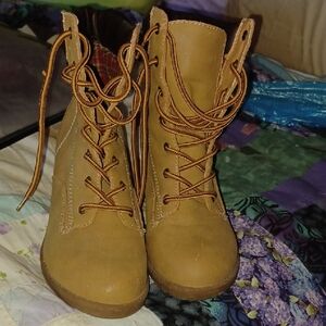 Mudd Heeled Boots Sz 7 LAST CALL